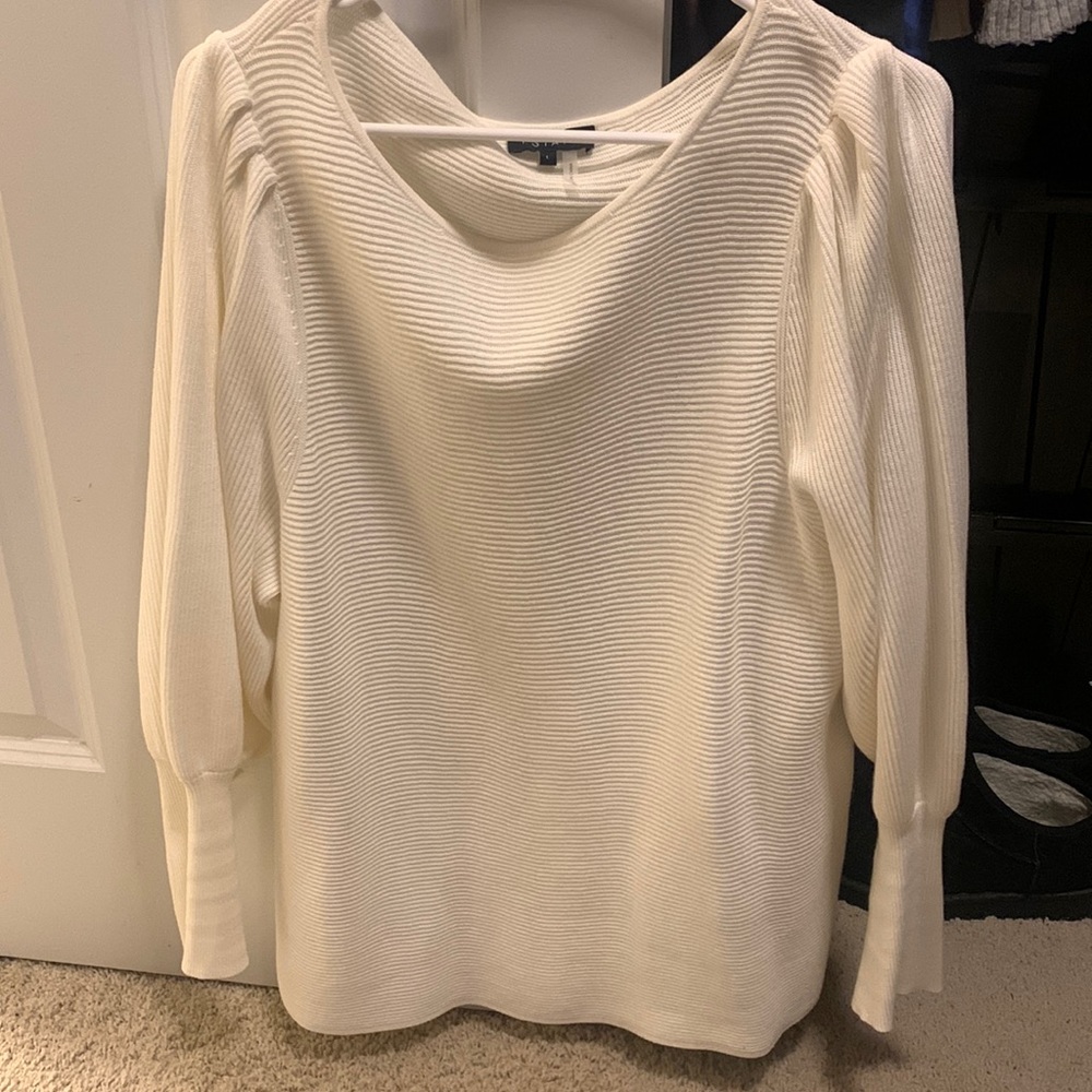 New! Beautiful lightweight sweater